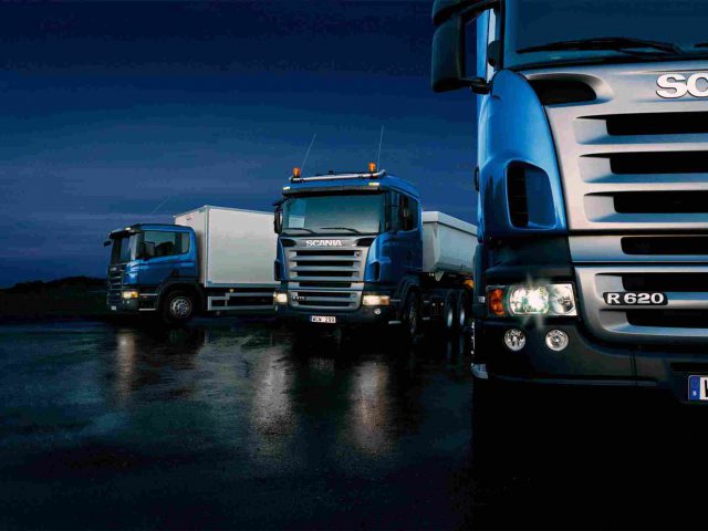 https://www.desitransport.com.au/wp-content/uploads/2015/09/Three-trucks-on-blue-background-640x480.jpg